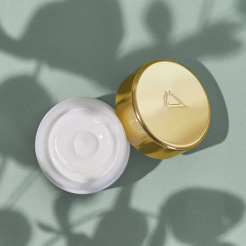 Botanical Energizers: Ginseng, green tea, and caffeine provide antioxidants and circulation boost