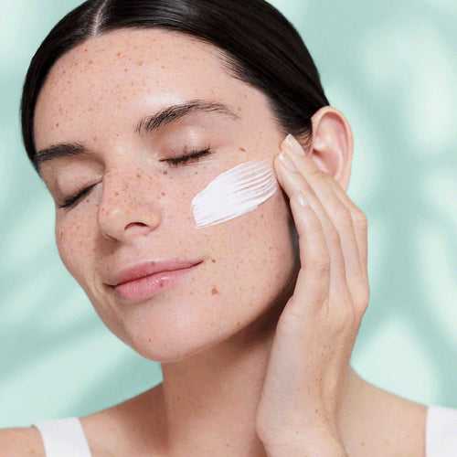 Daily Glow Boost: Thin layer for 3-5 minutes, remove excess with damp cloth