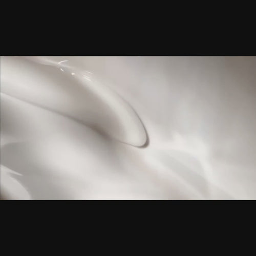 The Moisturizing Soft Cream by La Mer