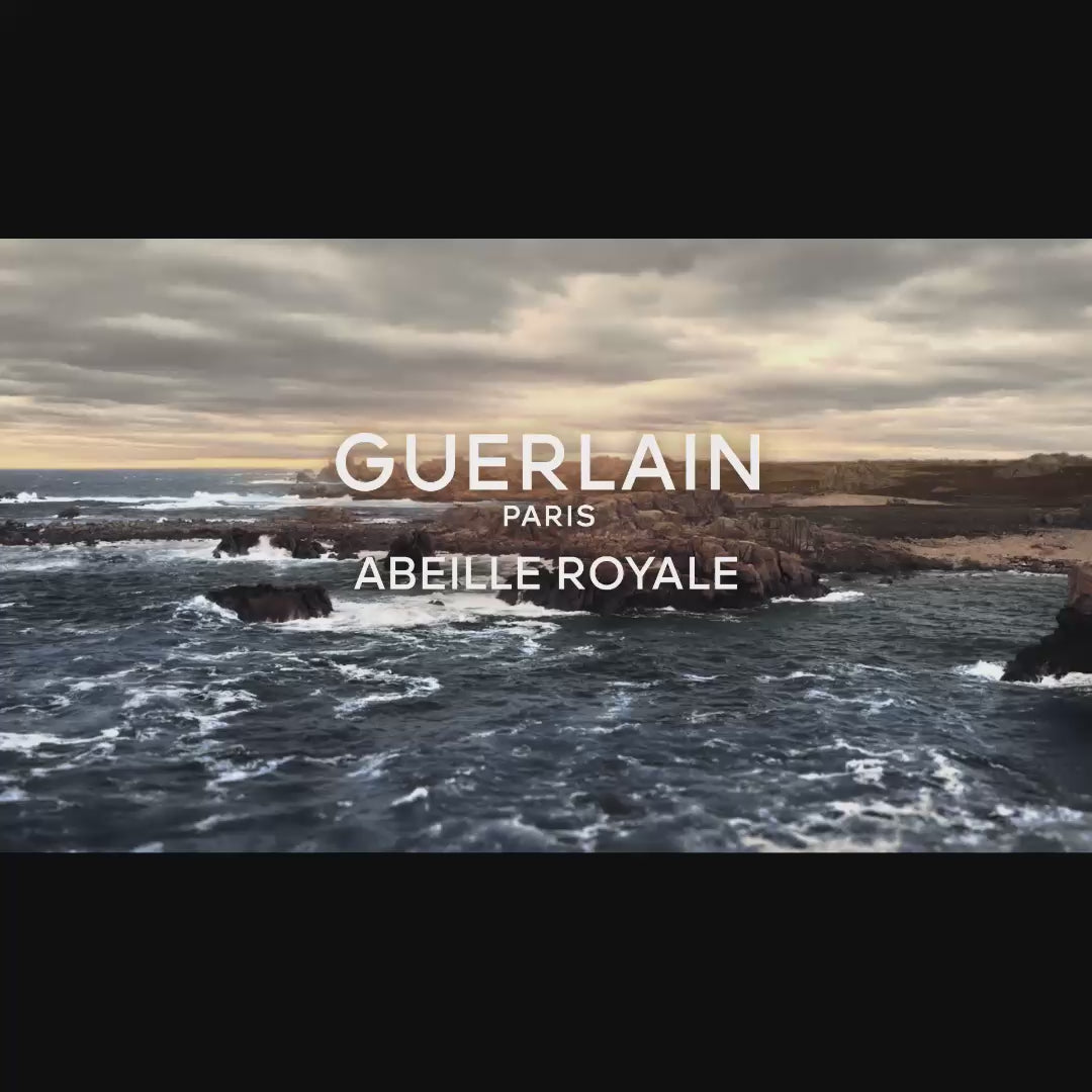 Revolutionary double-technology eye serum delivers simultaneous radiance and lifting for complete eye zone transformation